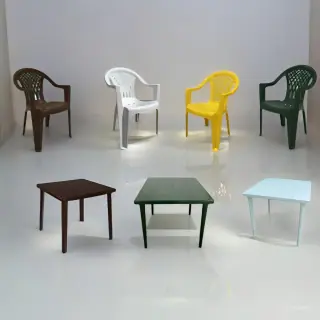 Пластиковые столы и стулья