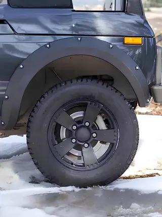 Расширители колёсных арок автомобиля из ПНД